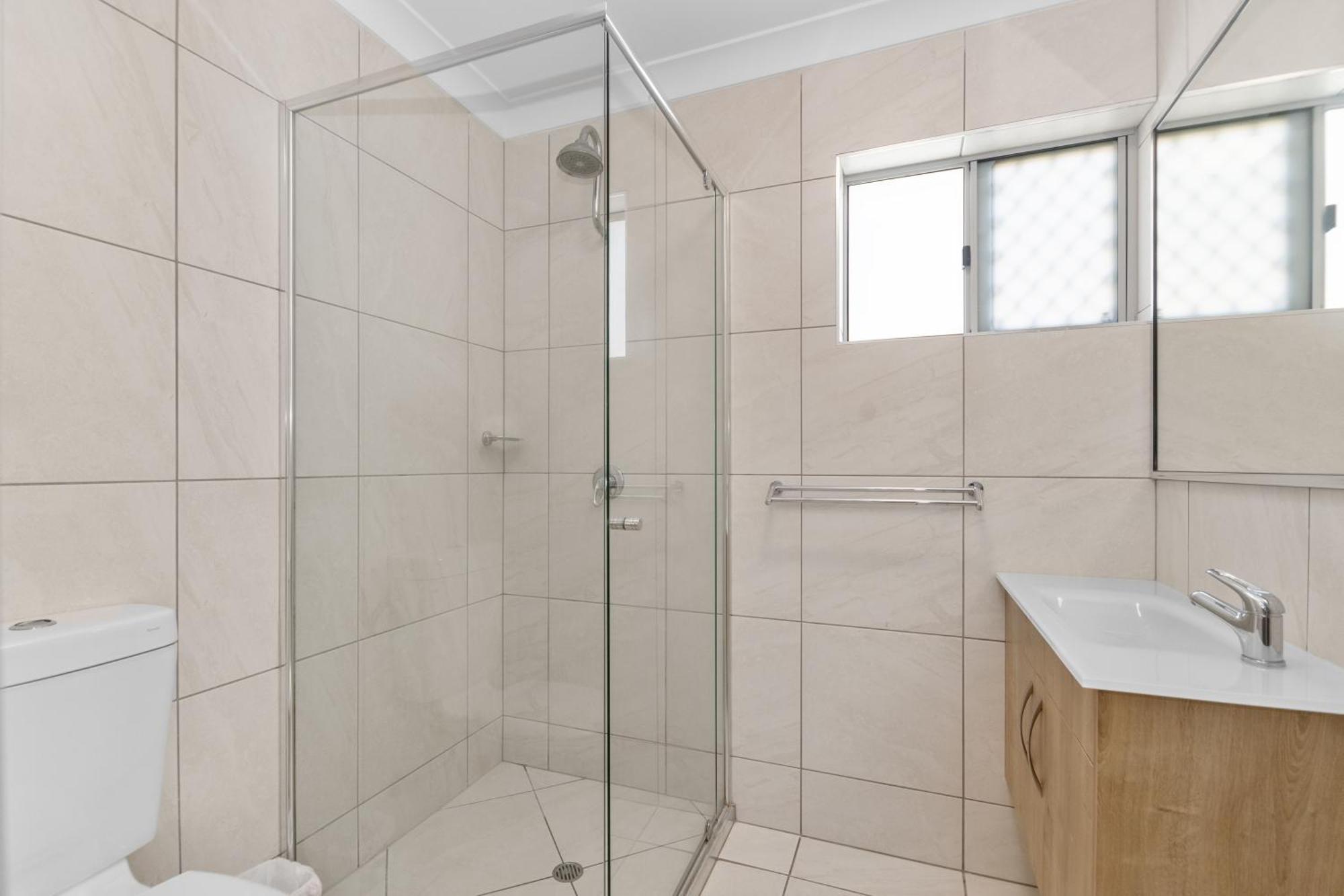 Castle Crest Motel Таунсвилл Экстерьер фото
