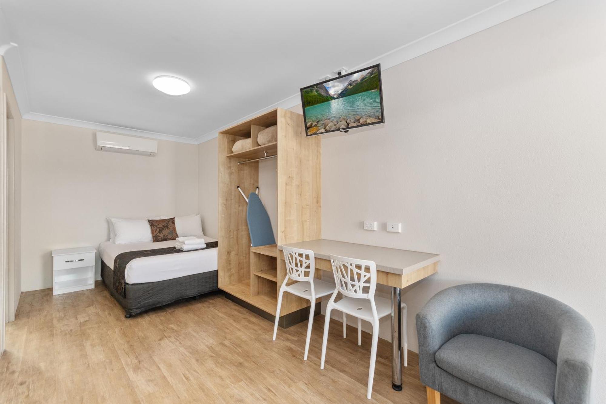 Castle Crest Motel Таунсвилл Экстерьер фото