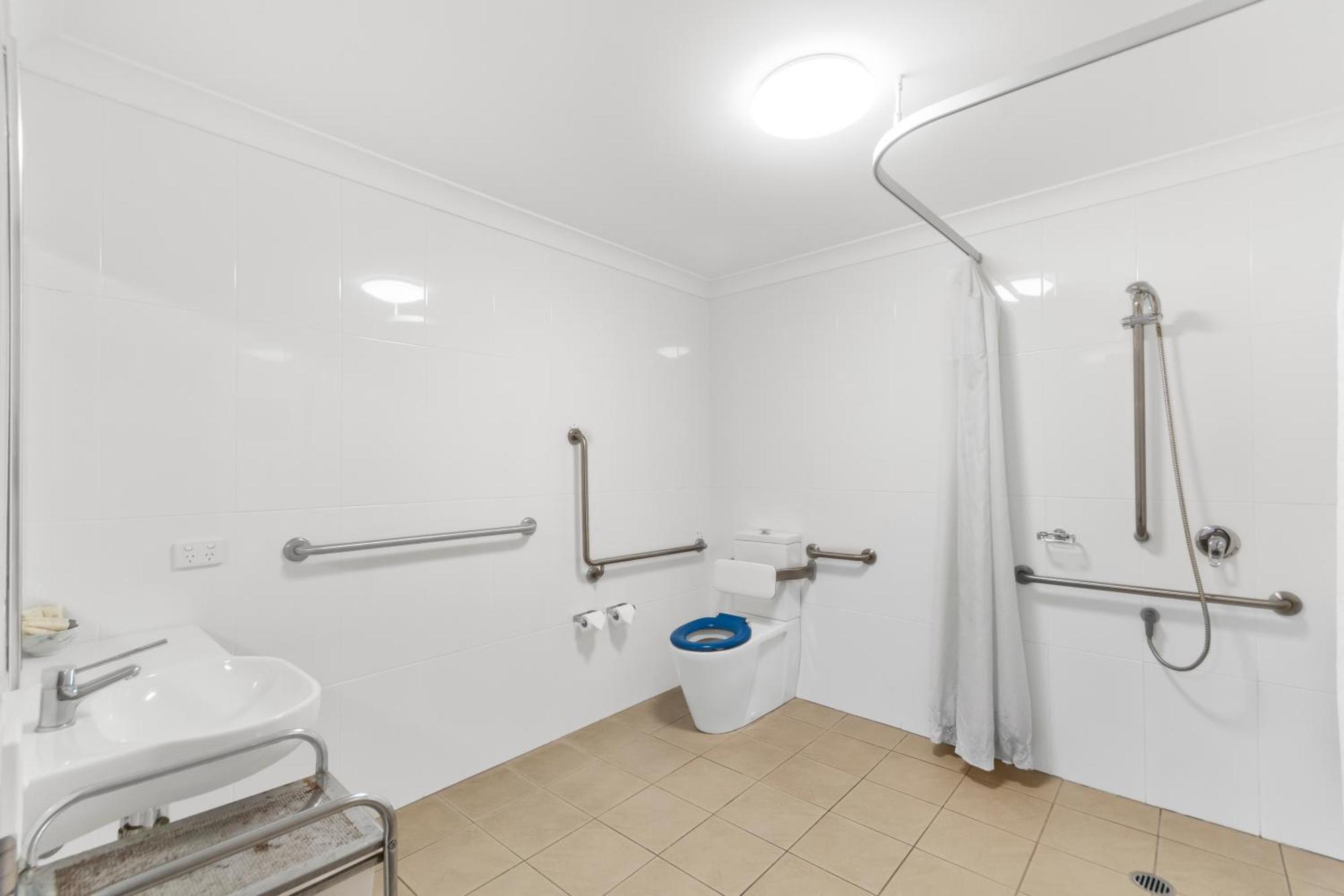 Castle Crest Motel Таунсвилл Экстерьер фото