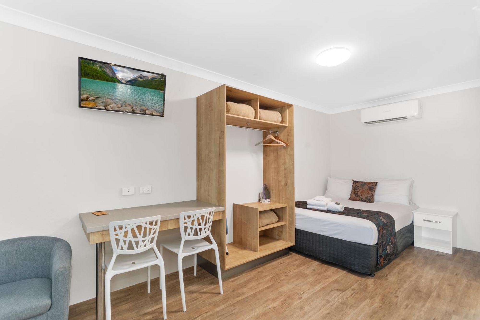 Castle Crest Motel Таунсвилл Экстерьер фото