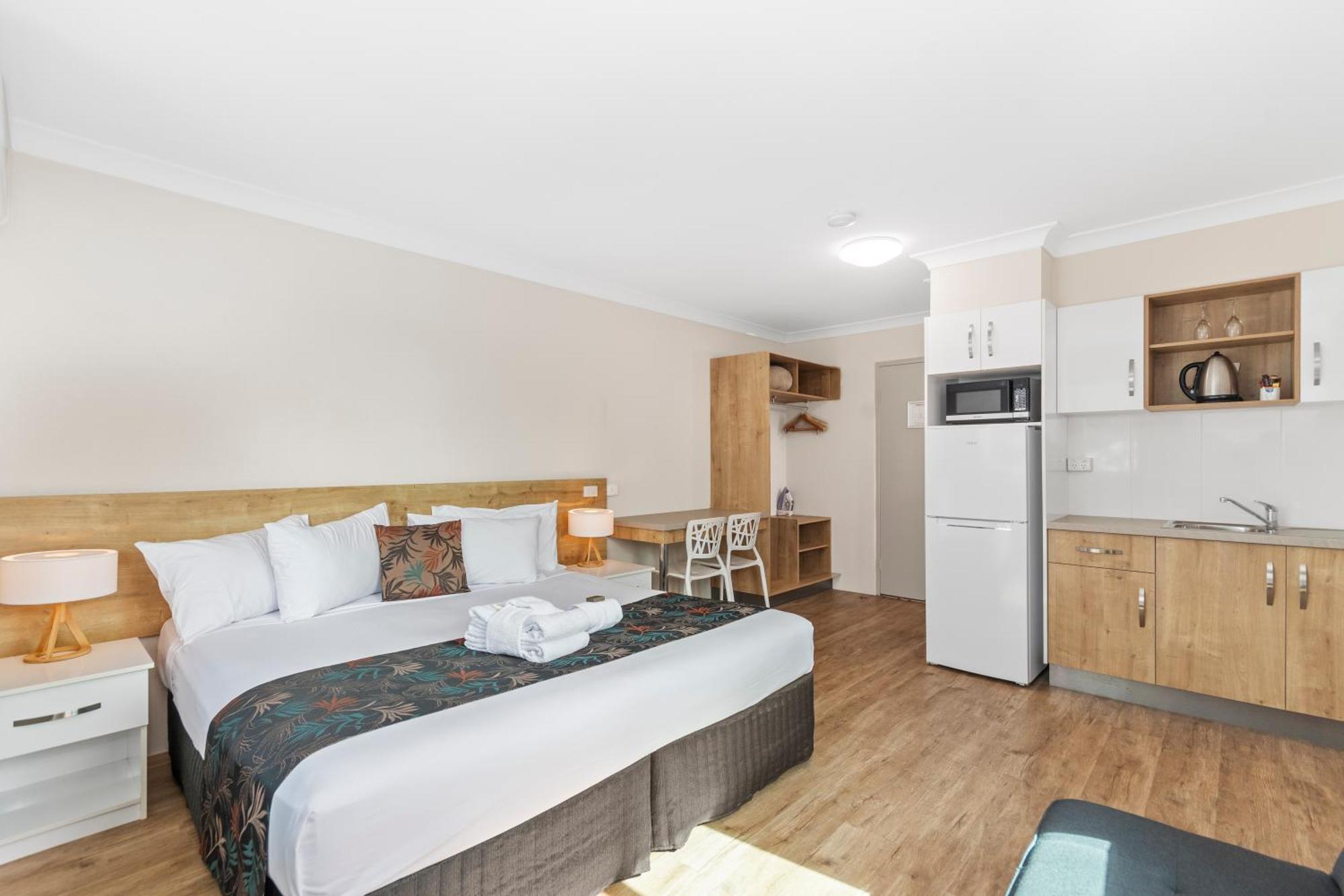 Castle Crest Motel Таунсвилл Экстерьер фото