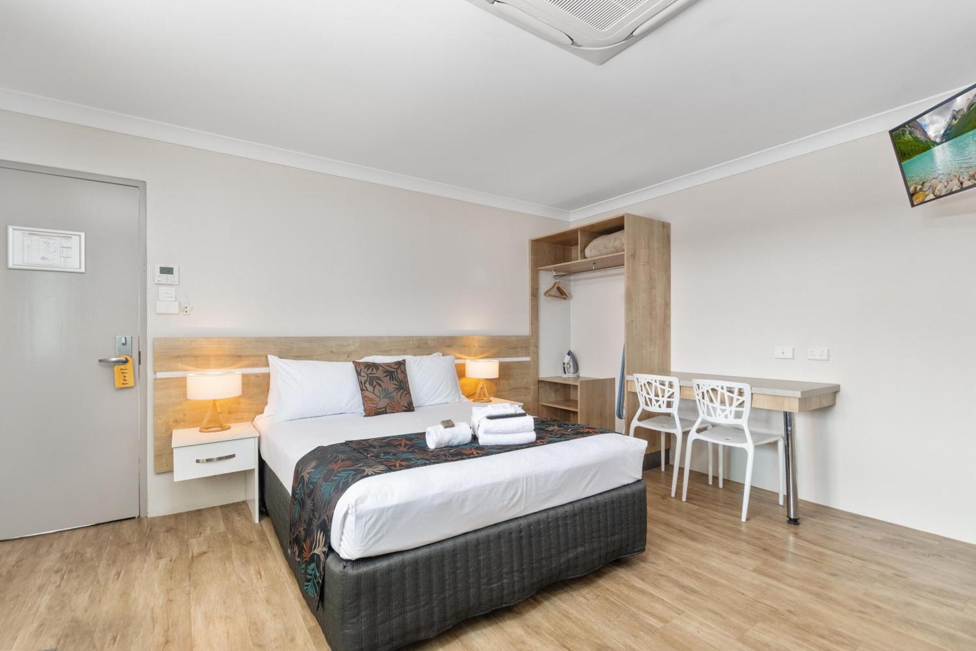 Castle Crest Motel Таунсвилл Экстерьер фото
